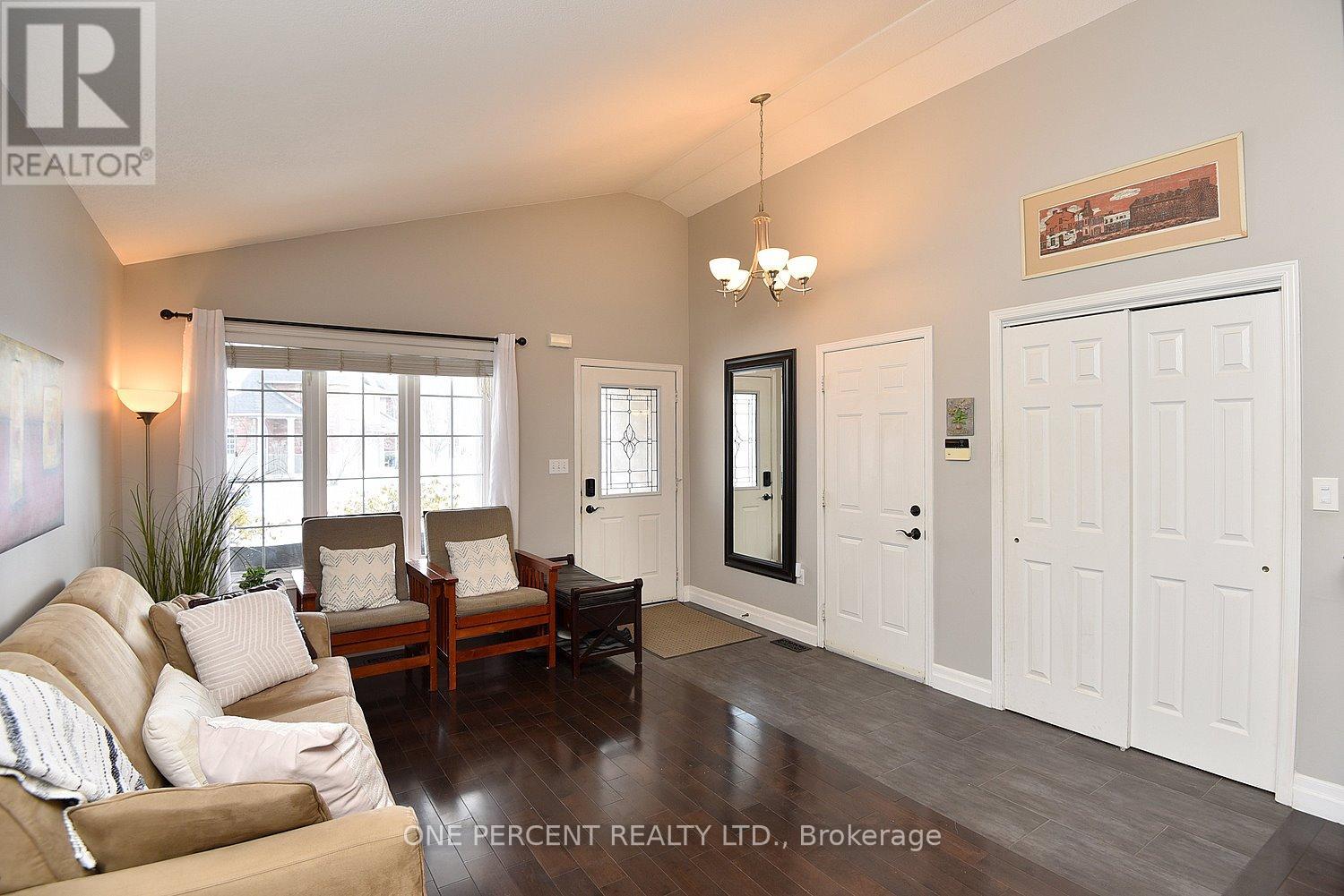 Property at 552 SOUTHRIDGE DRIVE image 4