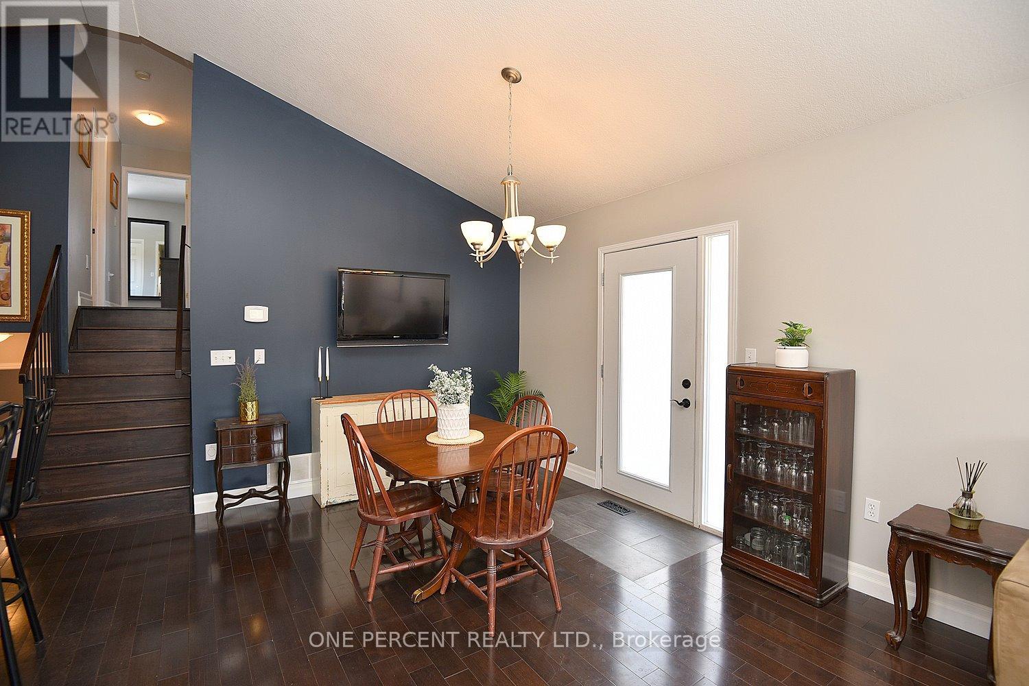552 Southridge Drive, Hamilton (Mountview), Ontario  L9C 7V4 - Photo 8 - X12001196