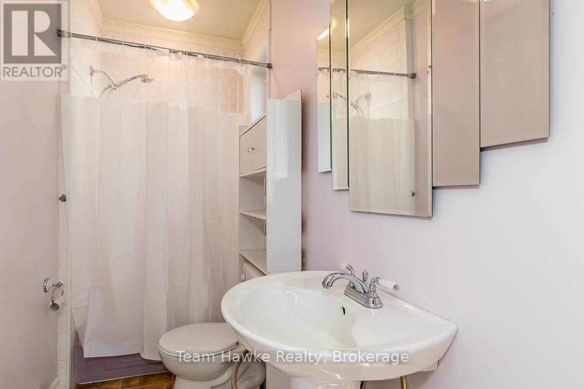 25 Robert Street W, Penetanguishene, Ontario  L9M 1N5 - Photo 12 - S12001341