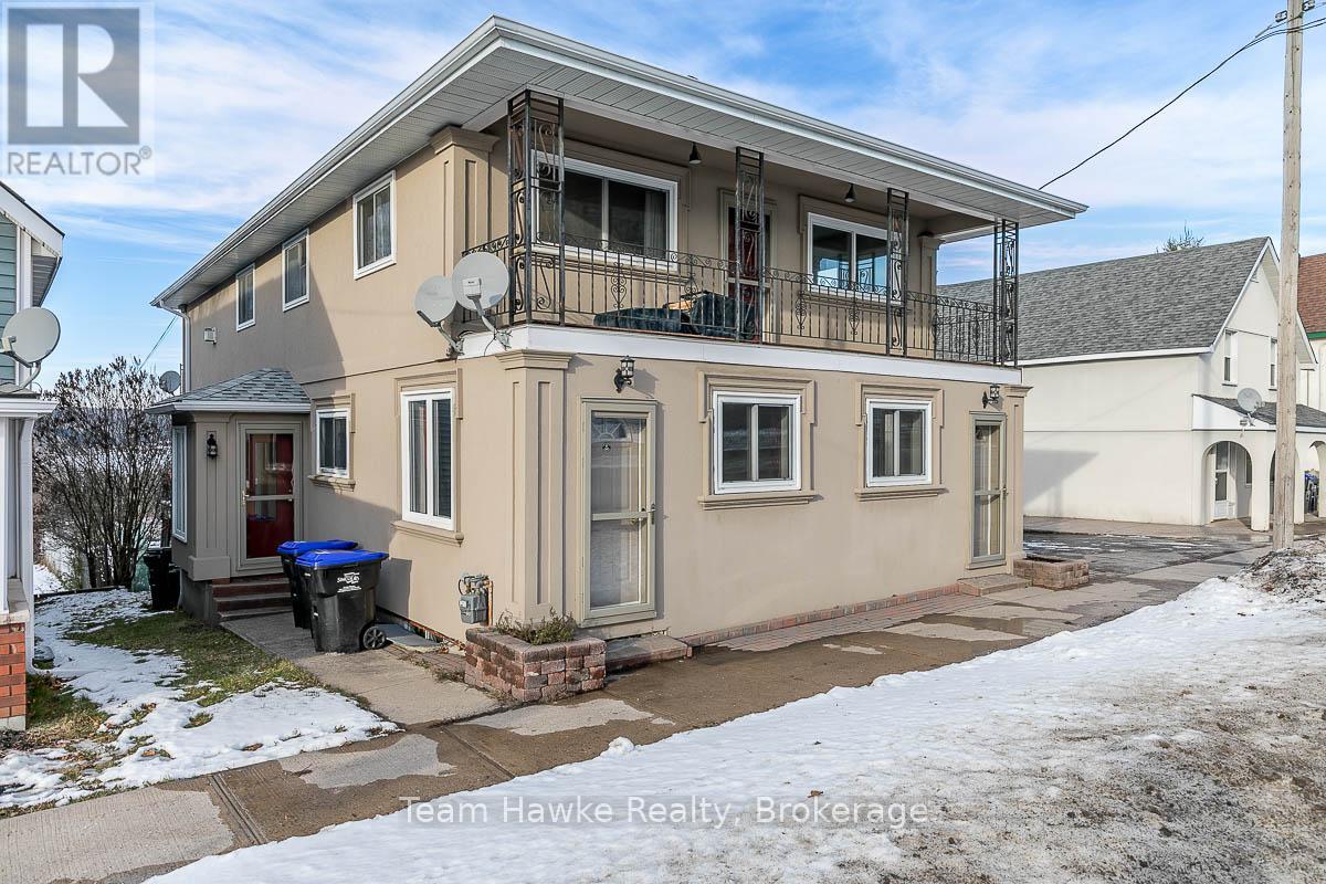 25 Robert Street W, Penetanguishene, Ontario  L9M 1N5 - Photo 2 - S12001341