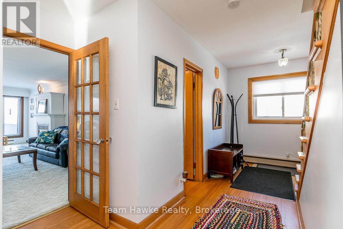 25 Robert Street W, Penetanguishene, Ontario  L9M 1N5 - Photo 4 - S12001341