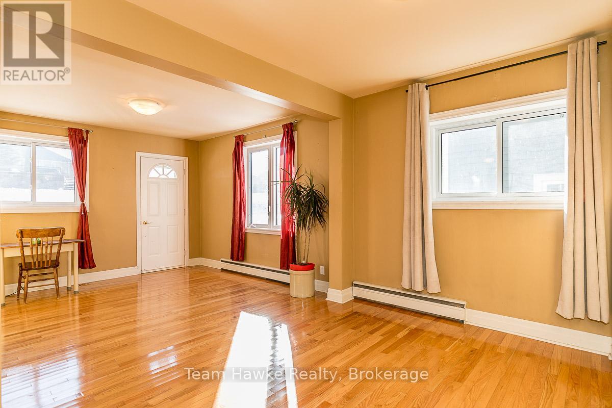 25 Robert Street W, Penetanguishene, Ontario  L9M 1N5 - Photo 7 - S12001341