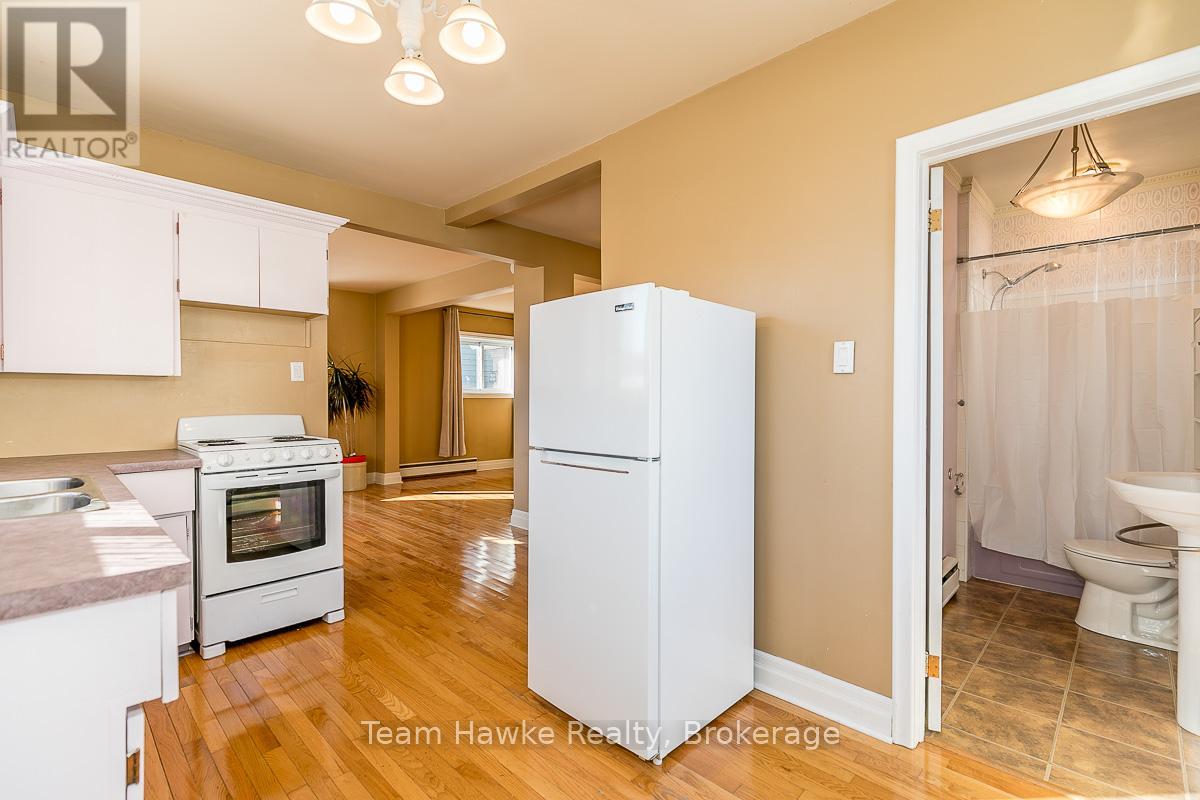 25 Robert Street W, Penetanguishene, Ontario  L9M 1N5 - Photo 9 - S12001341