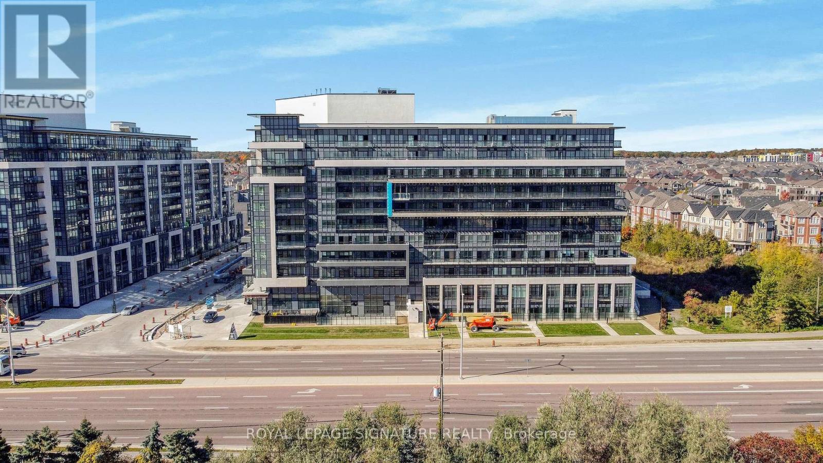 518 - 395 Dundas Street W, Oakville, Ontario  L6M 5R8 - Photo 1 - W12001336