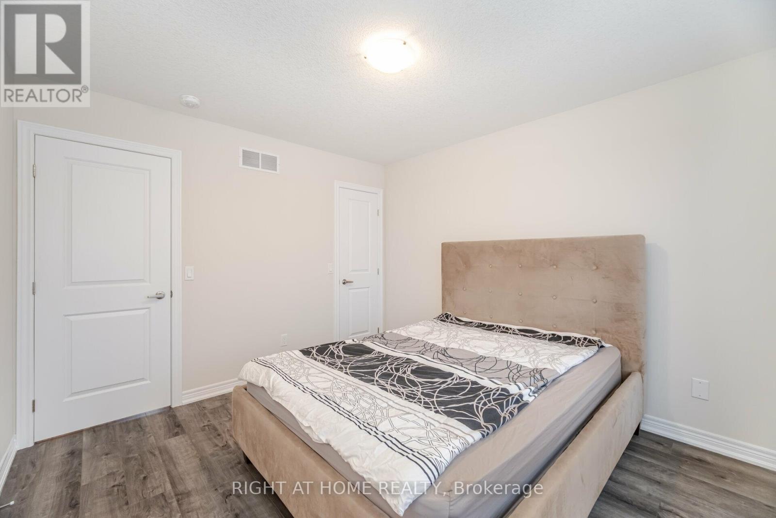 44 - 19 Picardy Drive, Hamilton, Ontario  L8J 0M7 - Photo 21 - X12001376