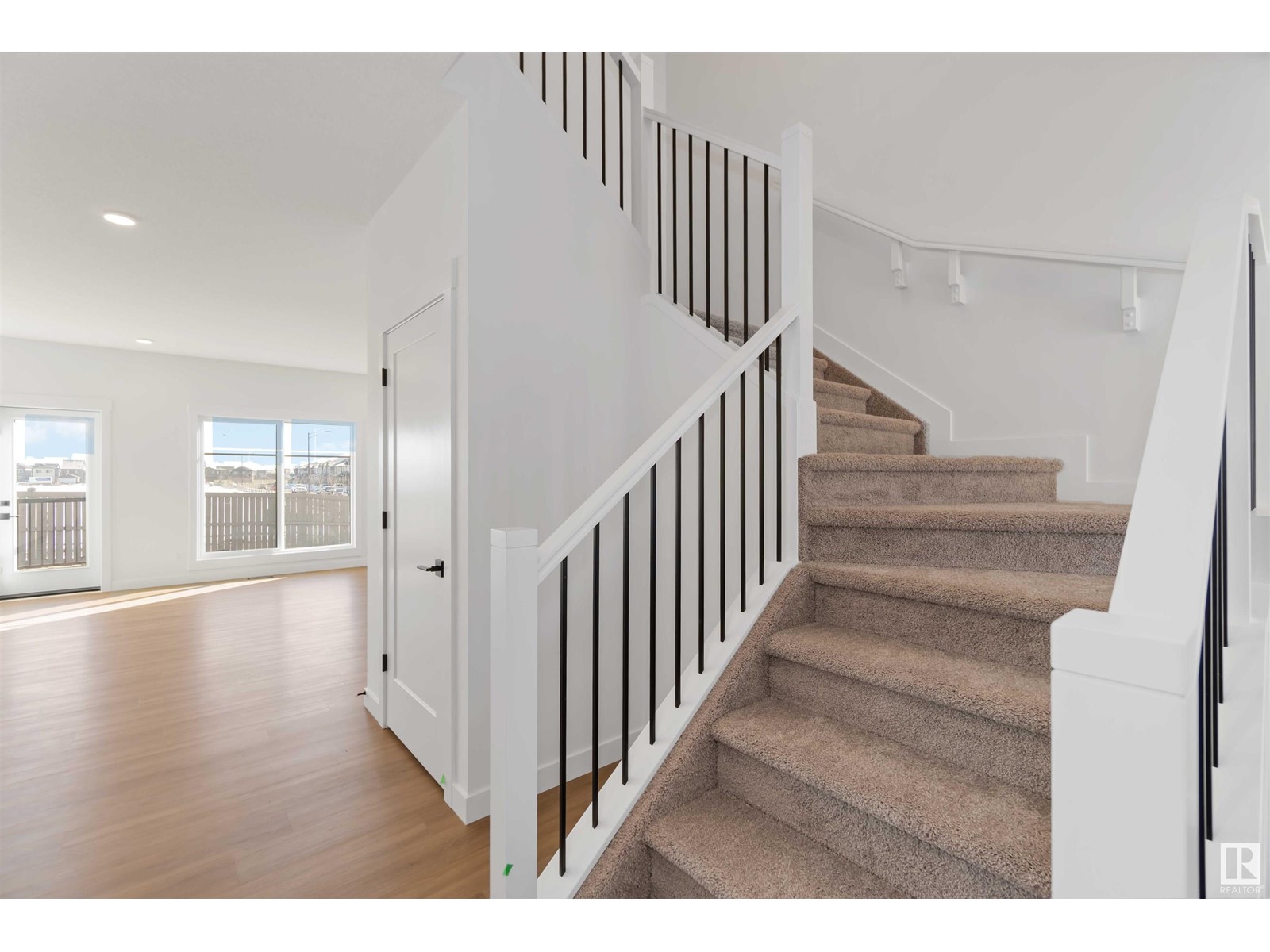 Property at 17807 73 ST NW image 3