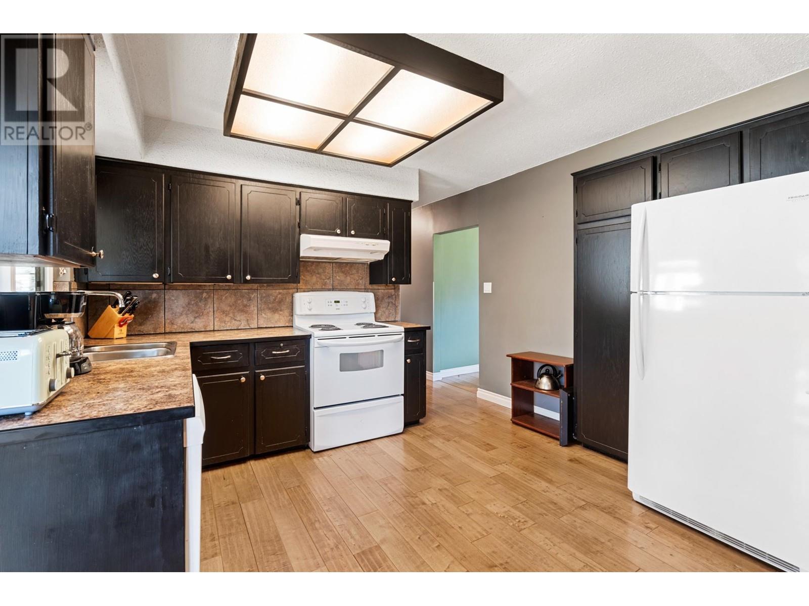 3641 Inverness Street, Port Coquitlam, British Columbia  V3B 3B5 - Photo 12 - R2972129