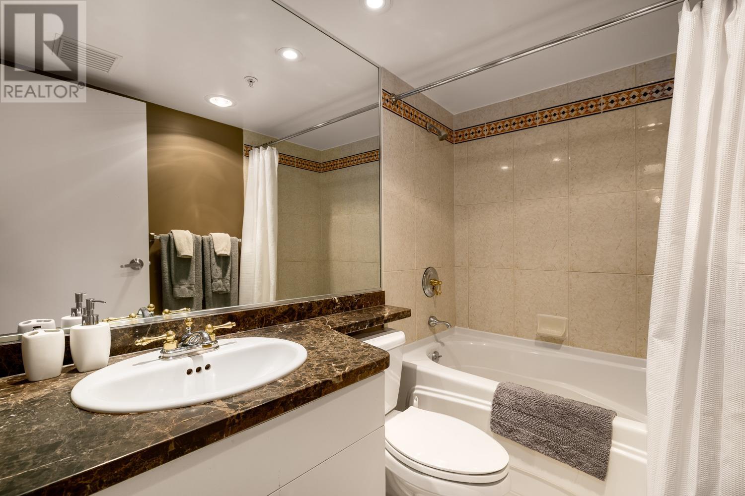 Listing Picture 13 of 24 : 202 1228 MARINASIDE CRESCENT, Vancouver / 溫哥華 - 魯藝地產 Yvonne Lu Group - MLS Medallion Club Member