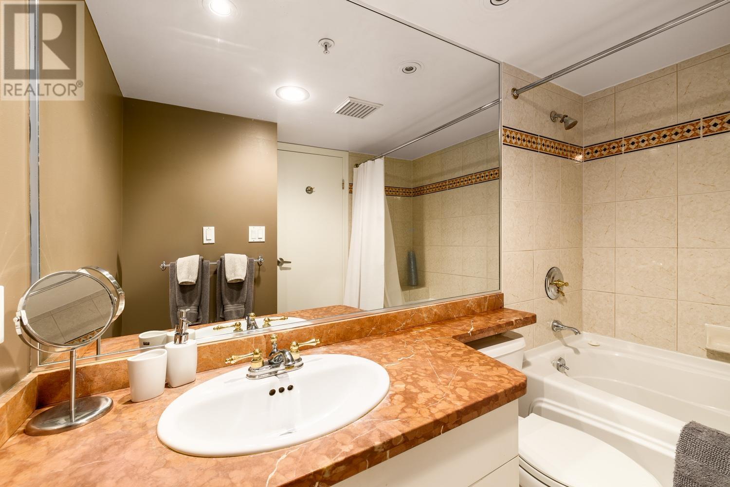 Listing Picture 15 of 24 : 202 1228 MARINASIDE CRESCENT, Vancouver / 溫哥華 - 魯藝地產 Yvonne Lu Group - MLS Medallion Club Member