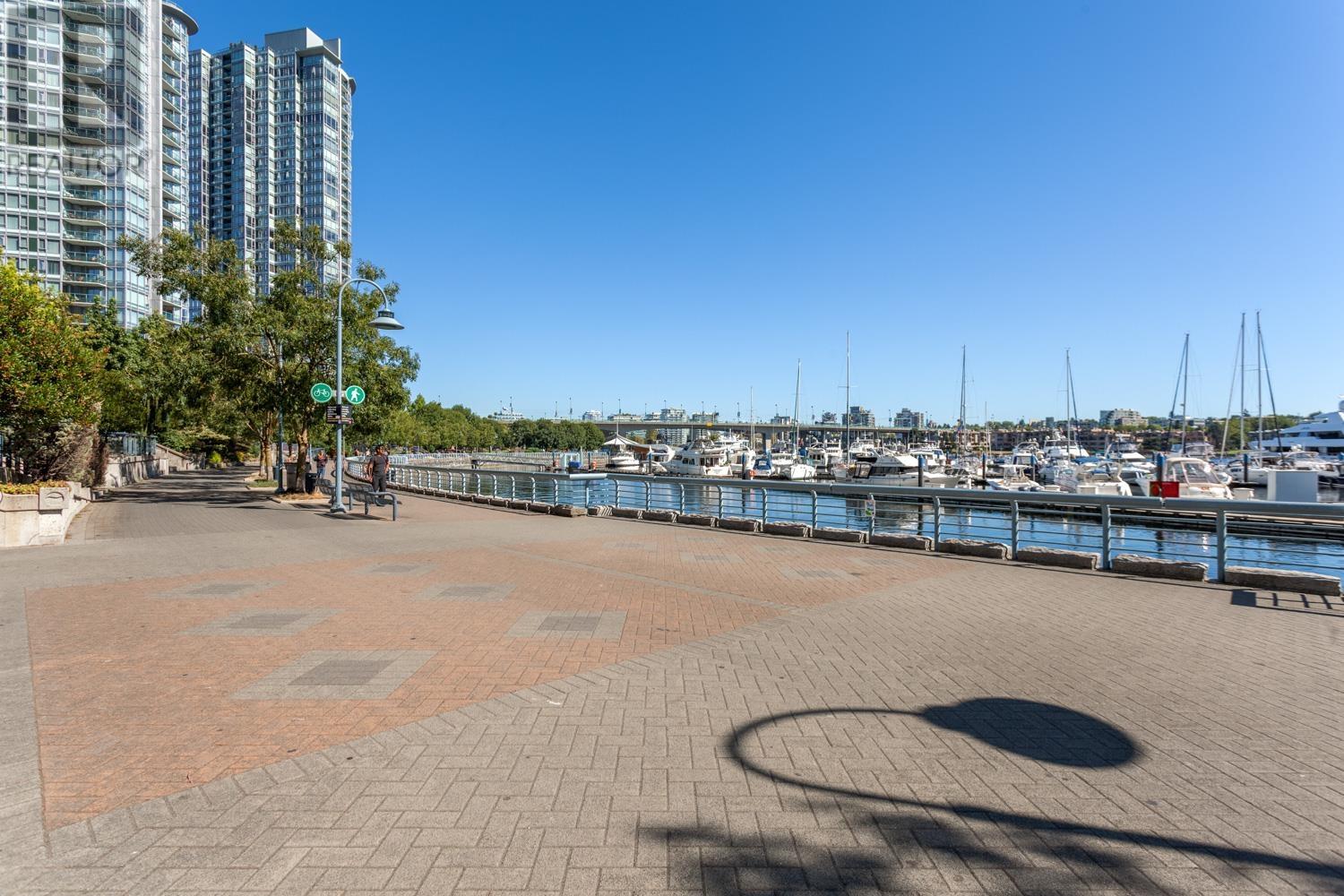 Listing Picture 19 of 24 : 202 1228 MARINASIDE CRESCENT, Vancouver / 溫哥華 - 魯藝地產 Yvonne Lu Group - MLS Medallion Club Member