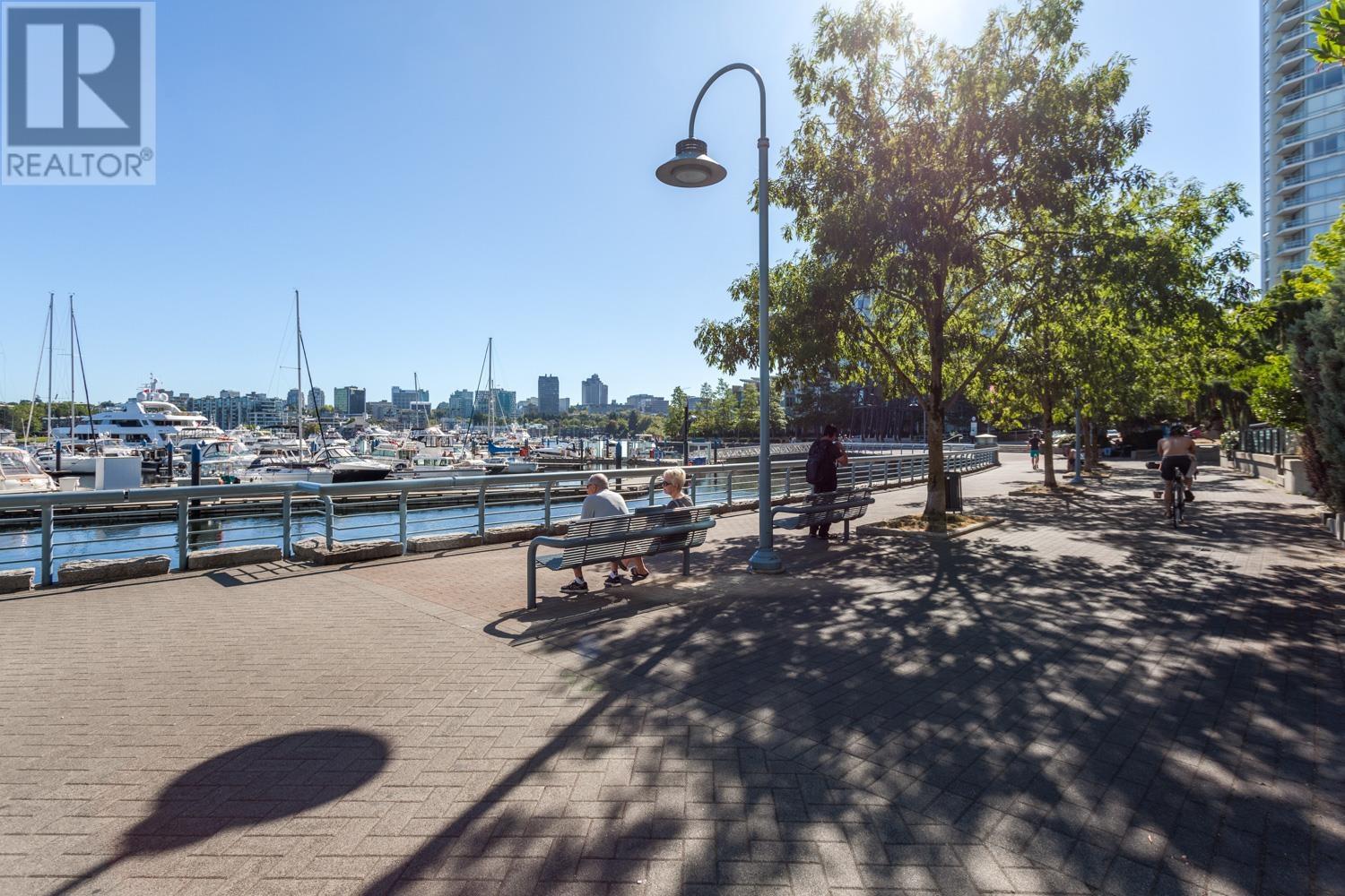 Listing Picture 20 of 24 : 202 1228 MARINASIDE CRESCENT, Vancouver / 溫哥華 - 魯藝地產 Yvonne Lu Group - MLS Medallion Club Member