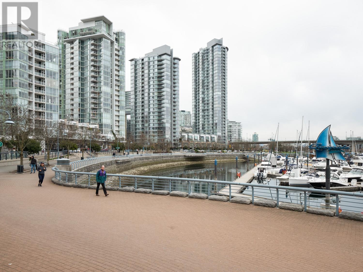 Listing Picture 21 of 24 : 202 1228 MARINASIDE CRESCENT, Vancouver / 溫哥華 - 魯藝地產 Yvonne Lu Group - MLS Medallion Club Member