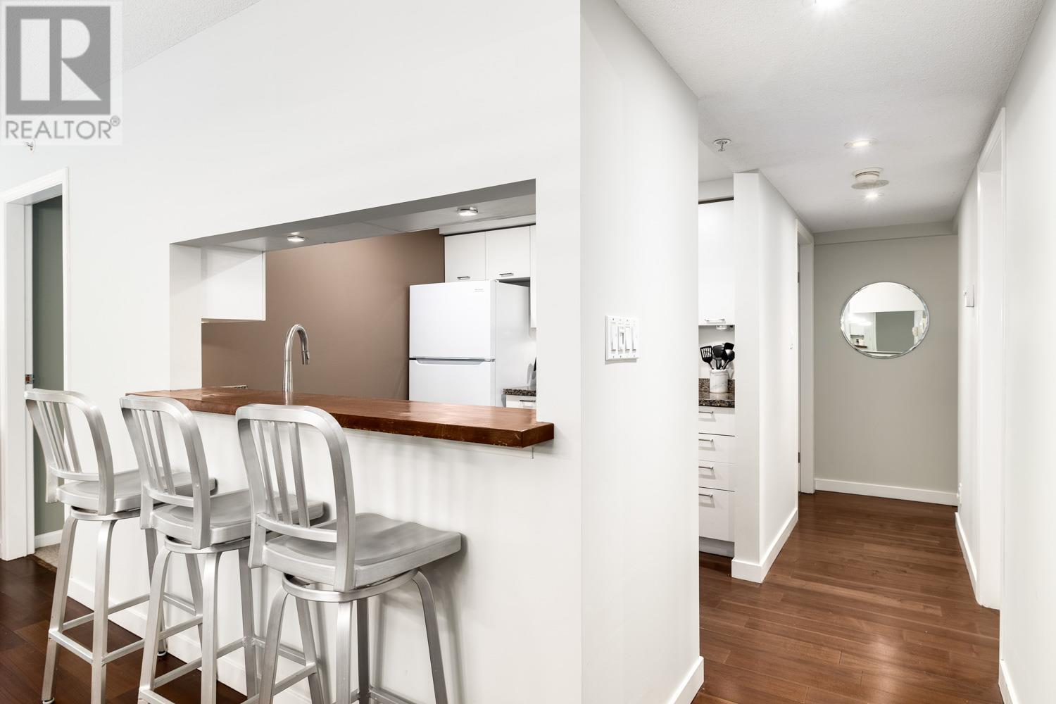 Listing Picture 6 of 24 : 202 1228 MARINASIDE CRESCENT, Vancouver / 溫哥華 - 魯藝地產 Yvonne Lu Group - MLS Medallion Club Member