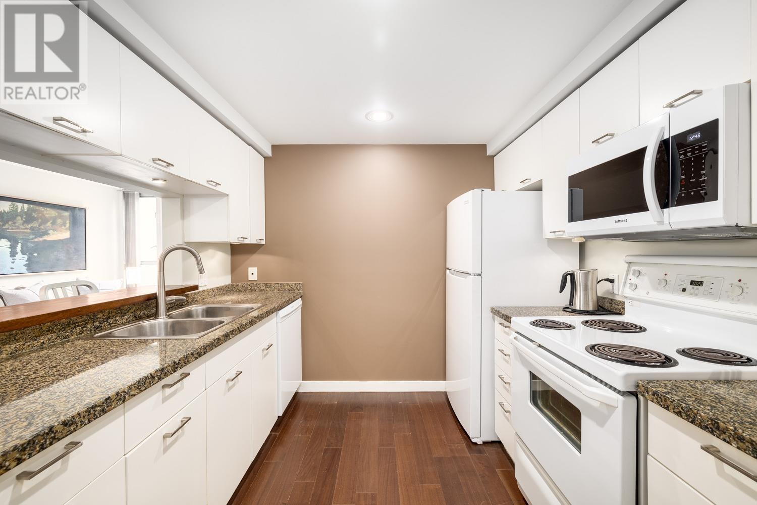 Listing Picture 8 of 24 : 202 1228 MARINASIDE CRESCENT, Vancouver / 溫哥華 - 魯藝地產 Yvonne Lu Group - MLS Medallion Club Member