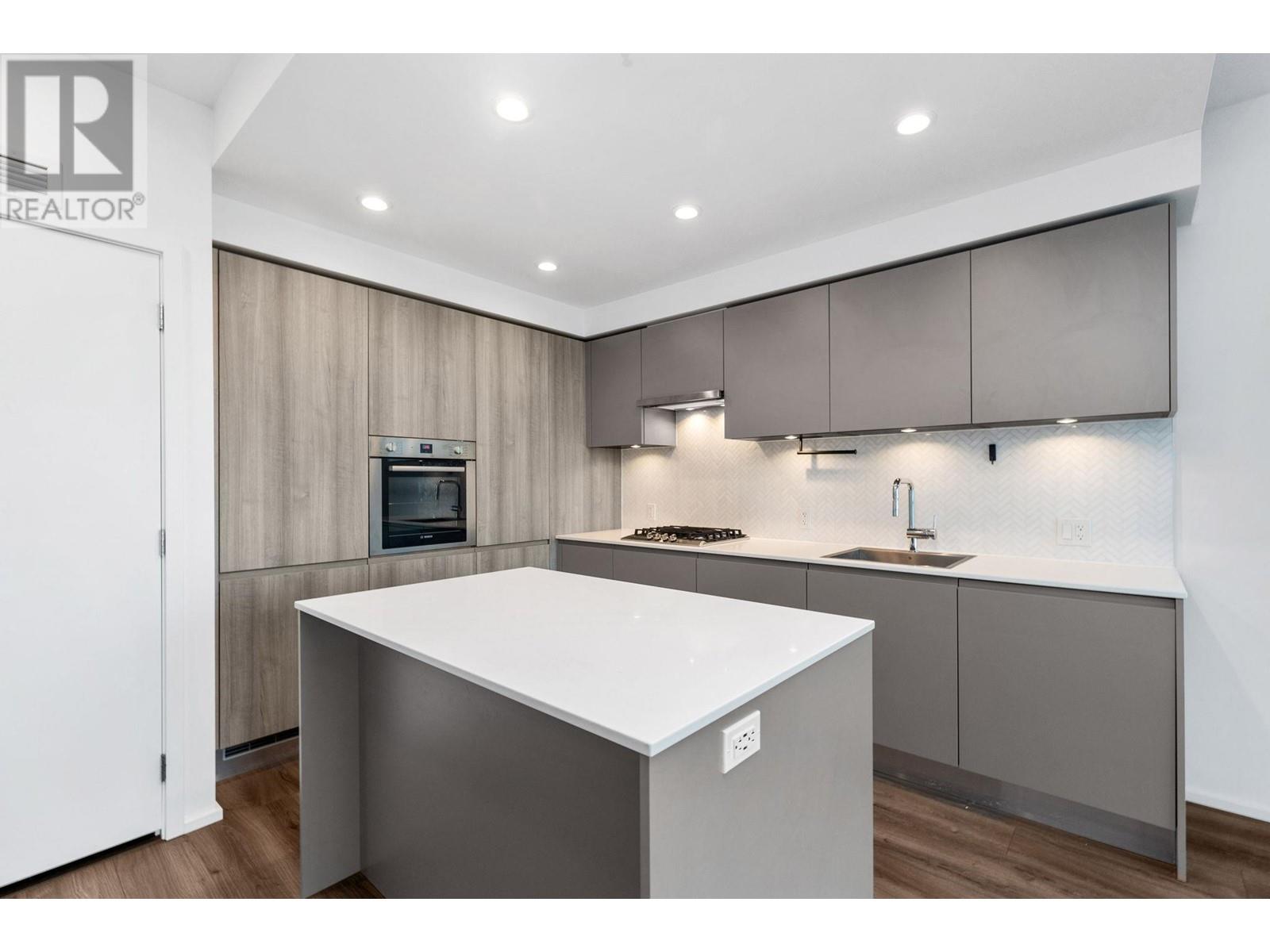 Listing Picture 3 of 21 : 2702 3809 EVERGREEN PLACE, Burnaby / 本拿比 - 魯藝地產 Yvonne Lu Group - MLS Medallion Club Member