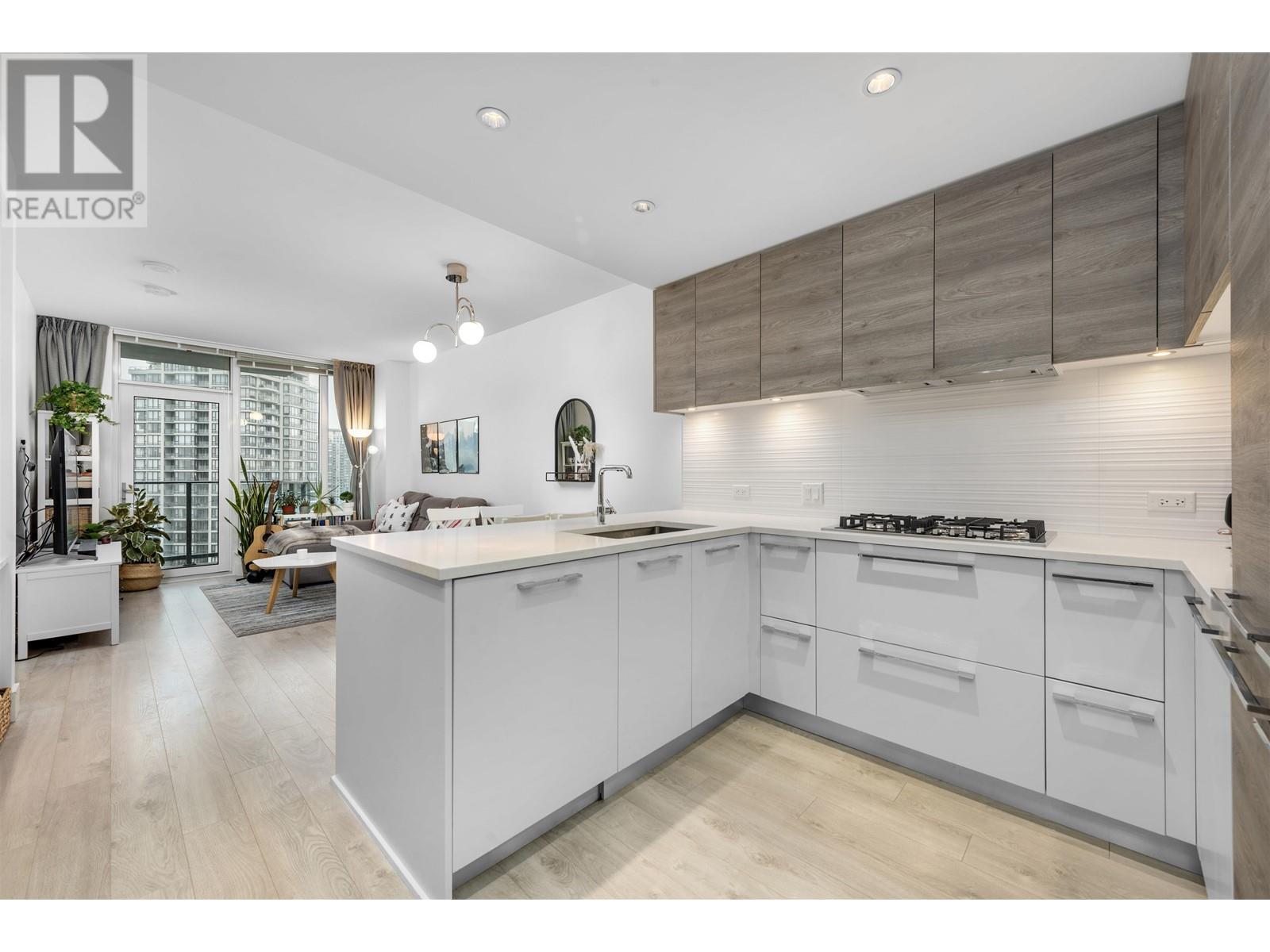 1711 7388 KINGSWAY STREET, burnaby, British Columbia