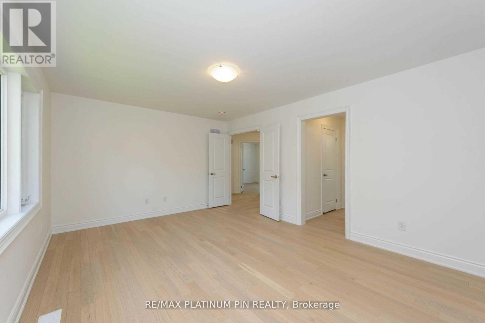 2577 Islington Avenue, Toronto, Ontario  M9V 4A2 - Photo 11 - W12001496