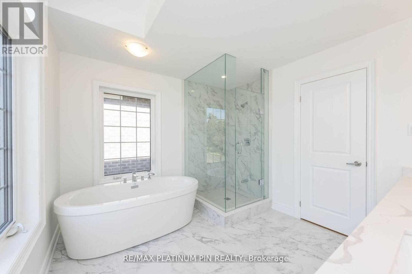 2577 Islington Avenue, Toronto, Ontario  M9V 4A2 - Photo 13 - W12001496