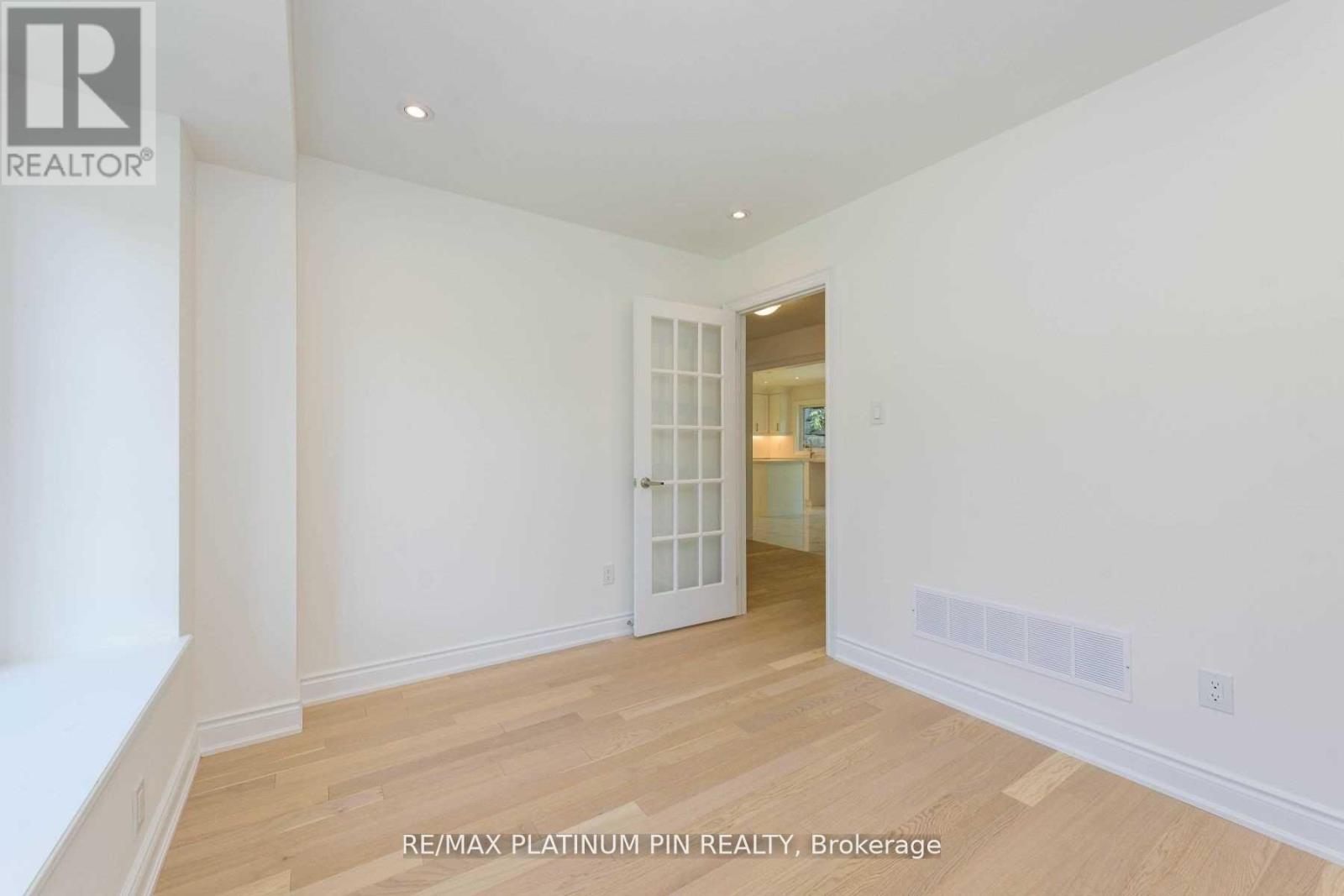 2577 Islington Avenue, Toronto, Ontario  M9V 4A2 - Photo 8 - W12001496