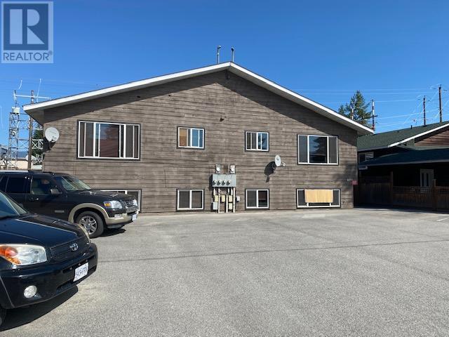 609-611 Christina Place, Castlegar, British Columbia  V1N 2K7 - Photo 2 - 10336481