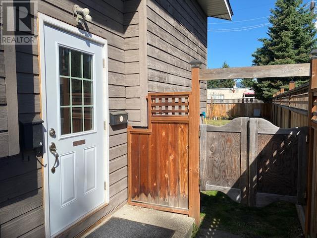 609-611 Christina Place, Castlegar, British Columbia  V1N 2K7 - Photo 3 - 10336481