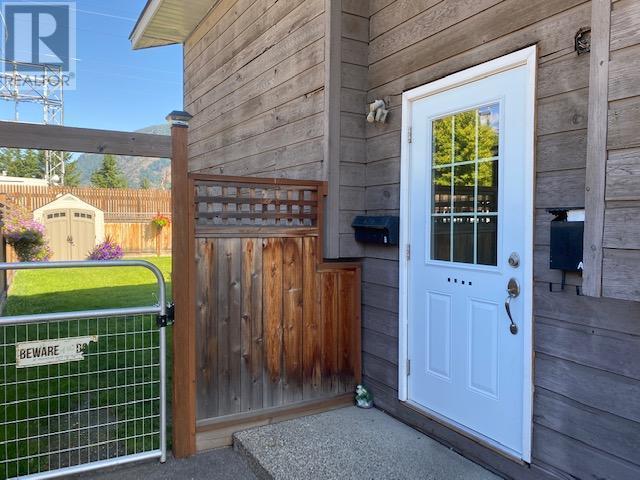 609-611 Christina Place, Castlegar, British Columbia  V1N 2K7 - Photo 6 - 10336481