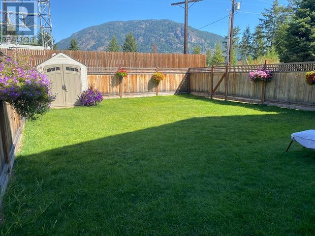 609-611 Christina Place, Castlegar, British Columbia  V1N 2K7 - Photo 8 - 10336481