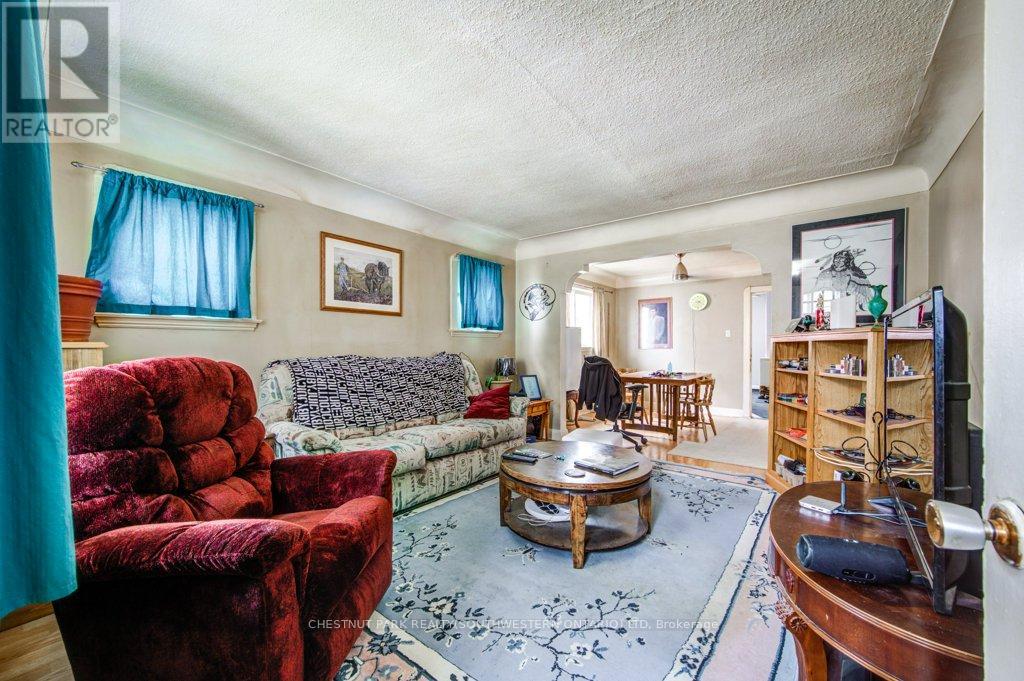 Property at 1121 TRAFALGAR STREET image 4
