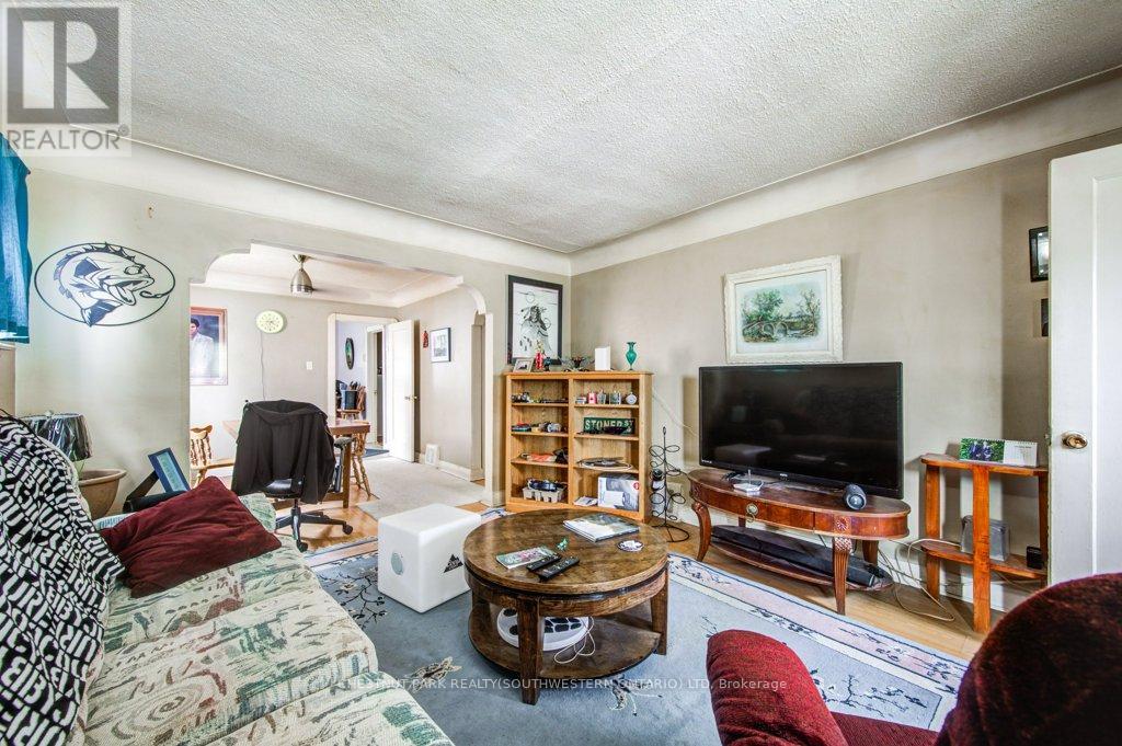Property at 1121 TRAFALGAR STREET image 5