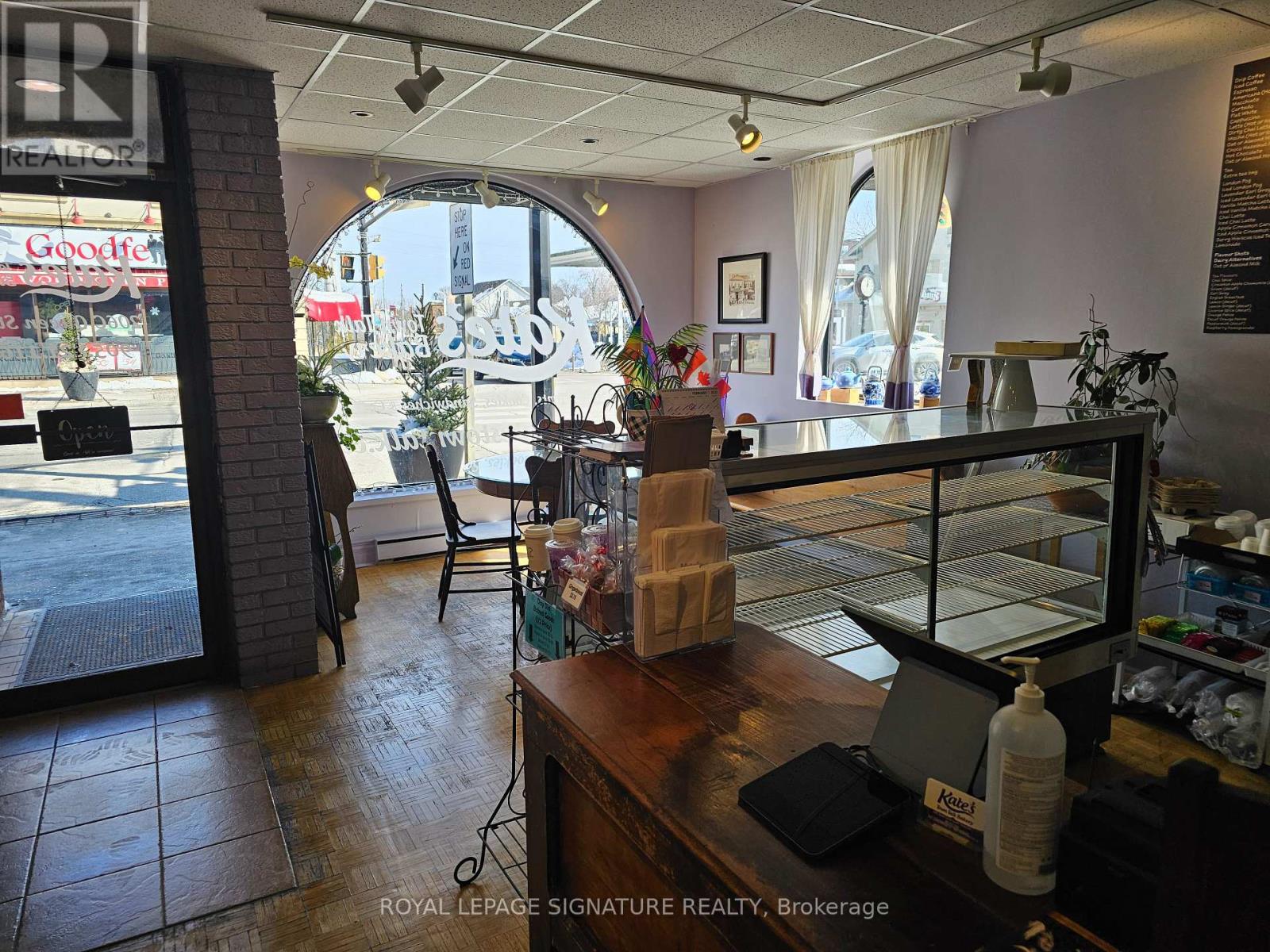 Property at 206C QUEEN STREET S image 3