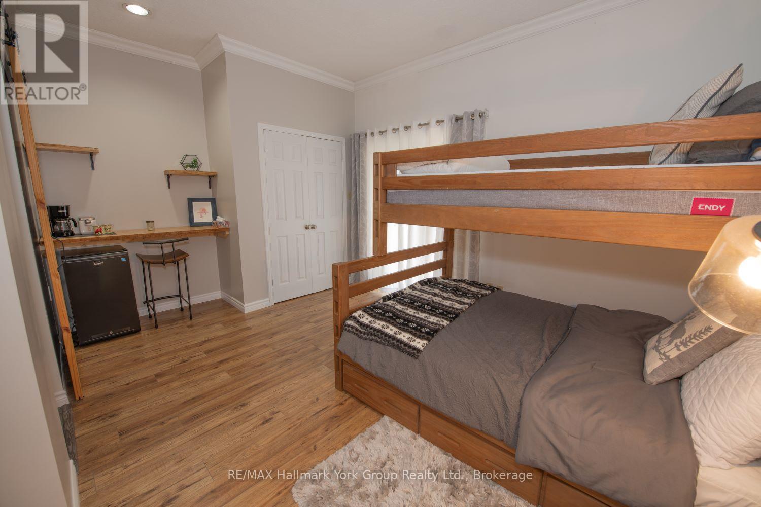 10 - 104 Kellies Way, Blue Mountains, Ontario  L9Y 0L6 - Photo 10 - X12001873