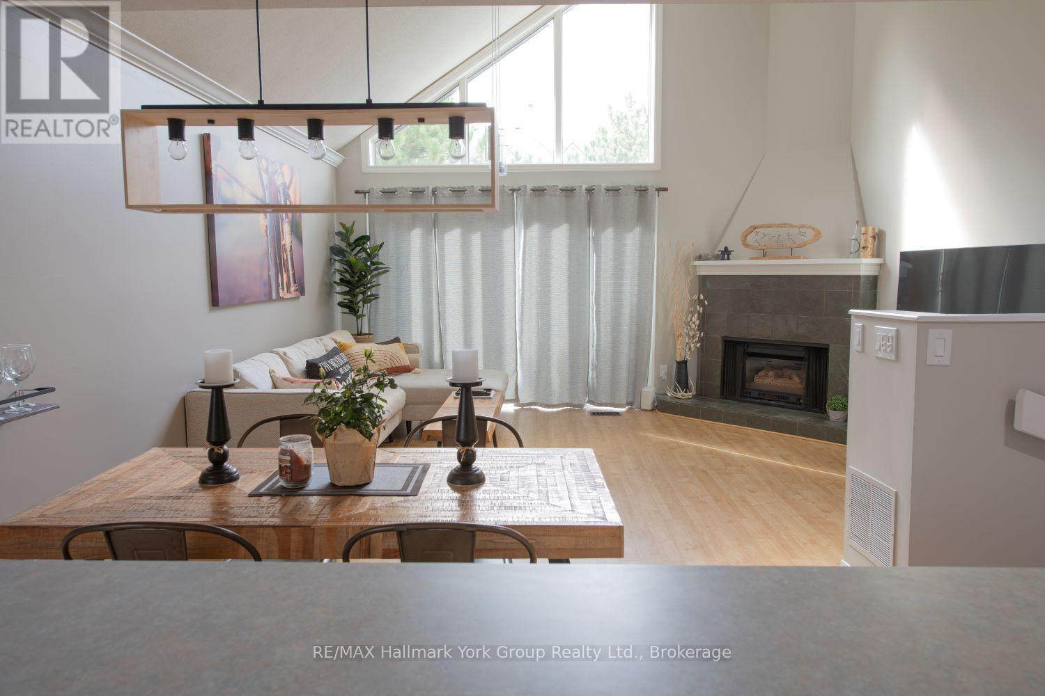 10 - 104 Kellies Way, Blue Mountains, Ontario  L9Y 0L6 - Photo 2 - X12001873