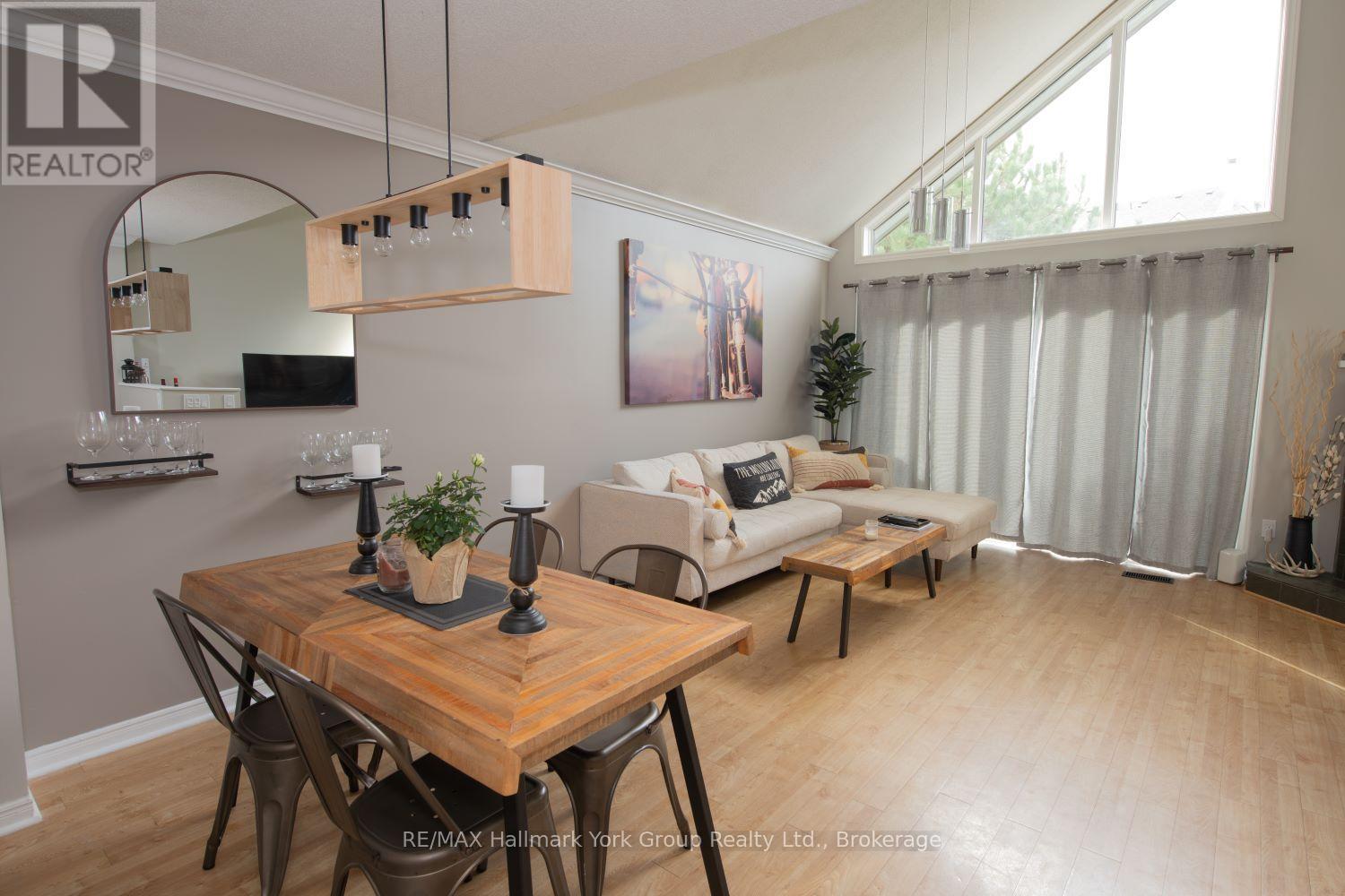 10 - 104 Kellies Way, Blue Mountains, Ontario  L9Y 0L6 - Photo 3 - X12001873