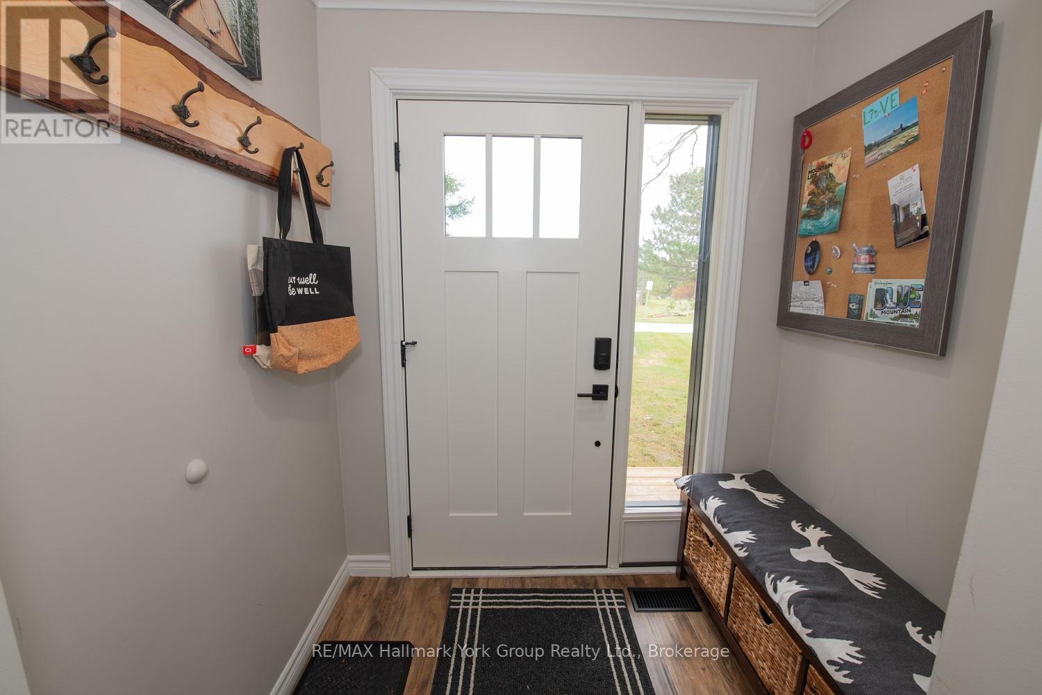 10 - 104 Kellies Way, Blue Mountains, Ontario  L9Y 0L6 - Photo 5 - X12001873