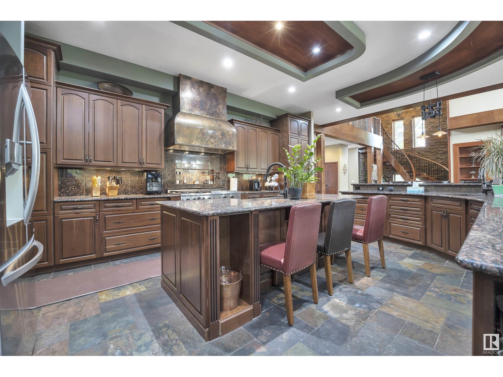 Property at 148 WINDERMERE CR NW image 2