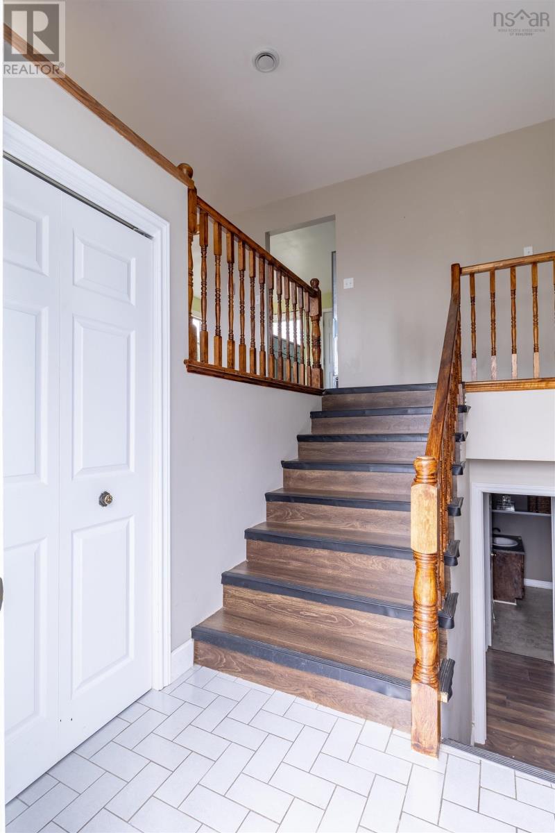 59 Porter Street, Yarmouth, Nova Scotia  B5A 2Y8 - Photo 2 - 202504162