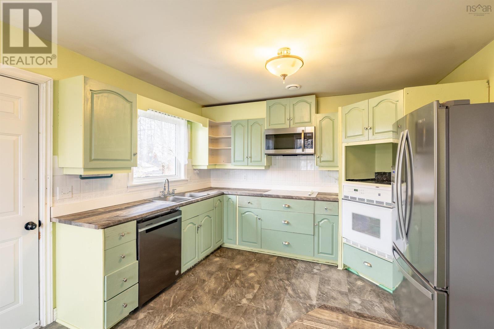 59 Porter Street, Yarmouth, Nova Scotia  B5A 2Y8 - Photo 5 - 202504162