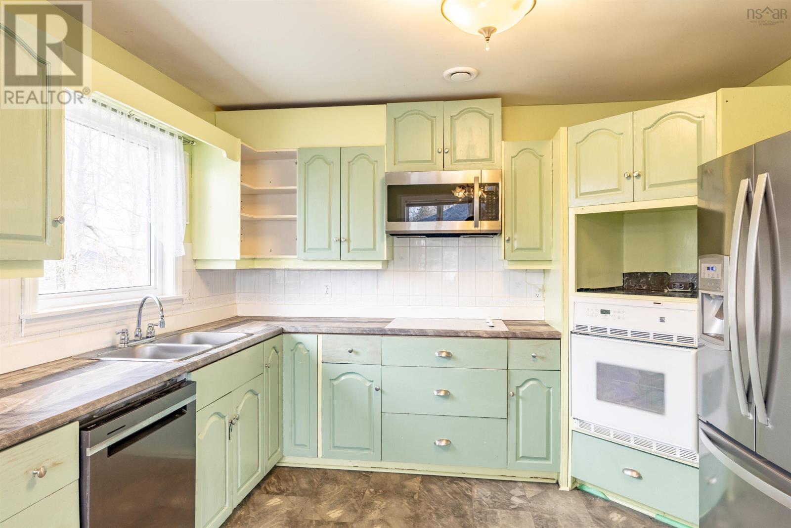 59 Porter Street, Yarmouth, Nova Scotia  B5A 2Y8 - Photo 7 - 202504162