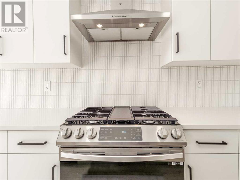 Property at 2607 44 Street S image 3