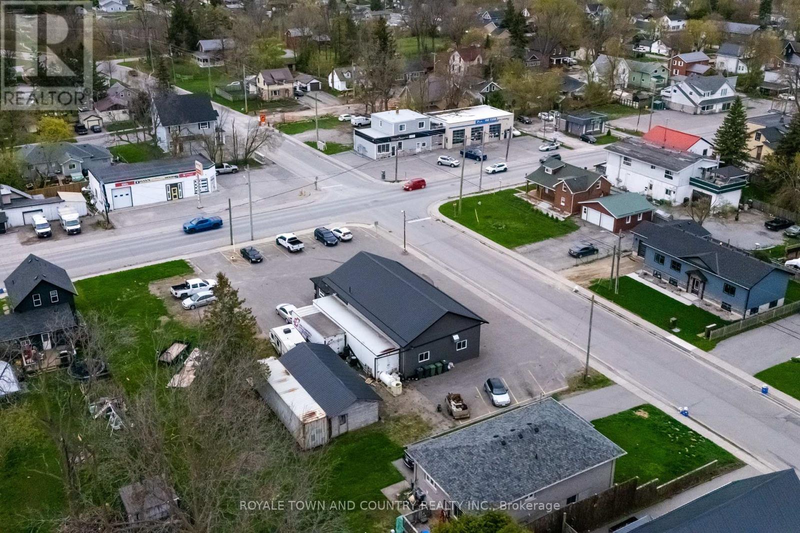 118 Queen Street, Kawartha Lakes (Lindsay), Ontario  K9V 4R3 - Photo 8 - X12001930