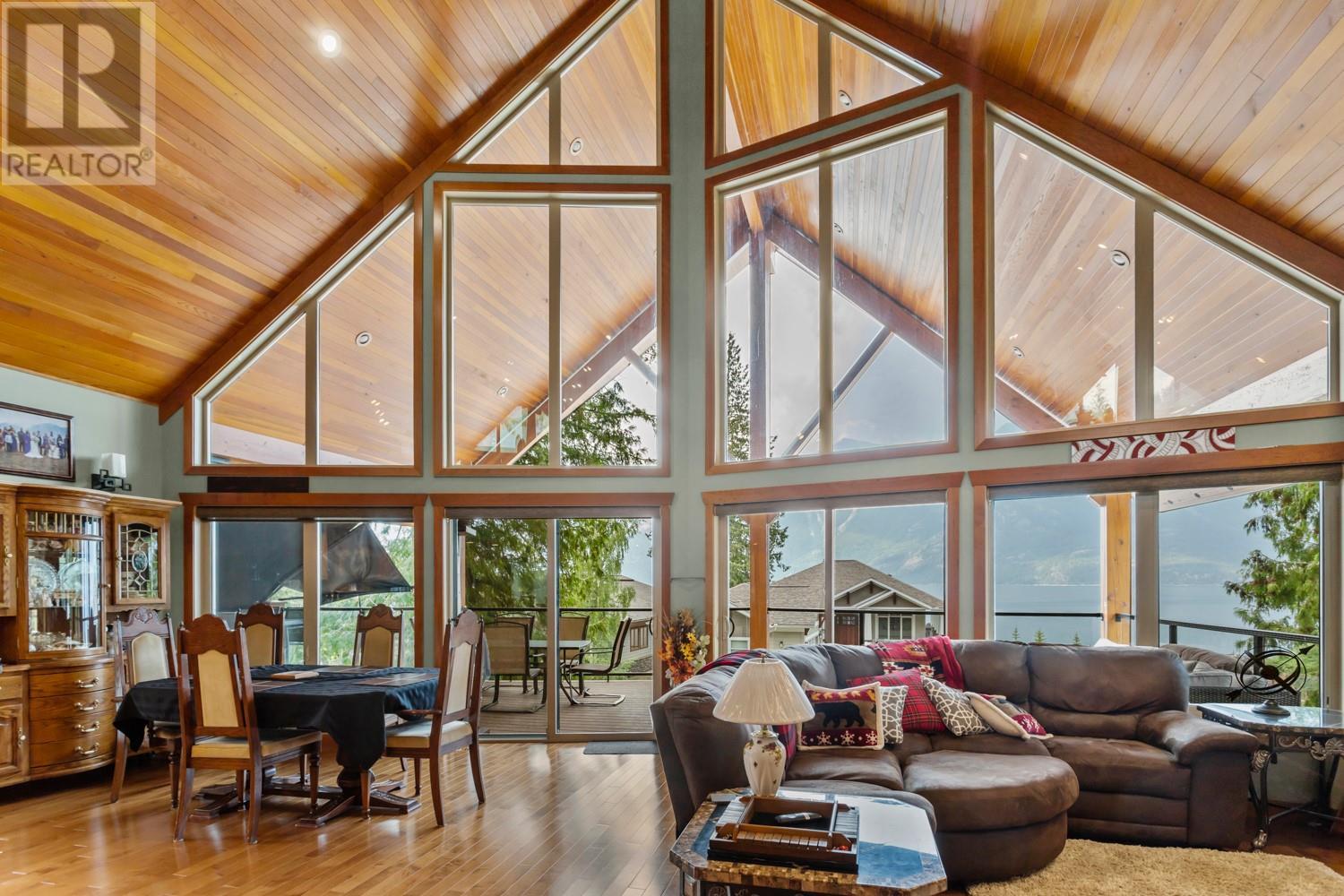 13516 Lakeshore Drive, Boswell, British Columbia V0B 1A0 - Photo 3 - 10337436