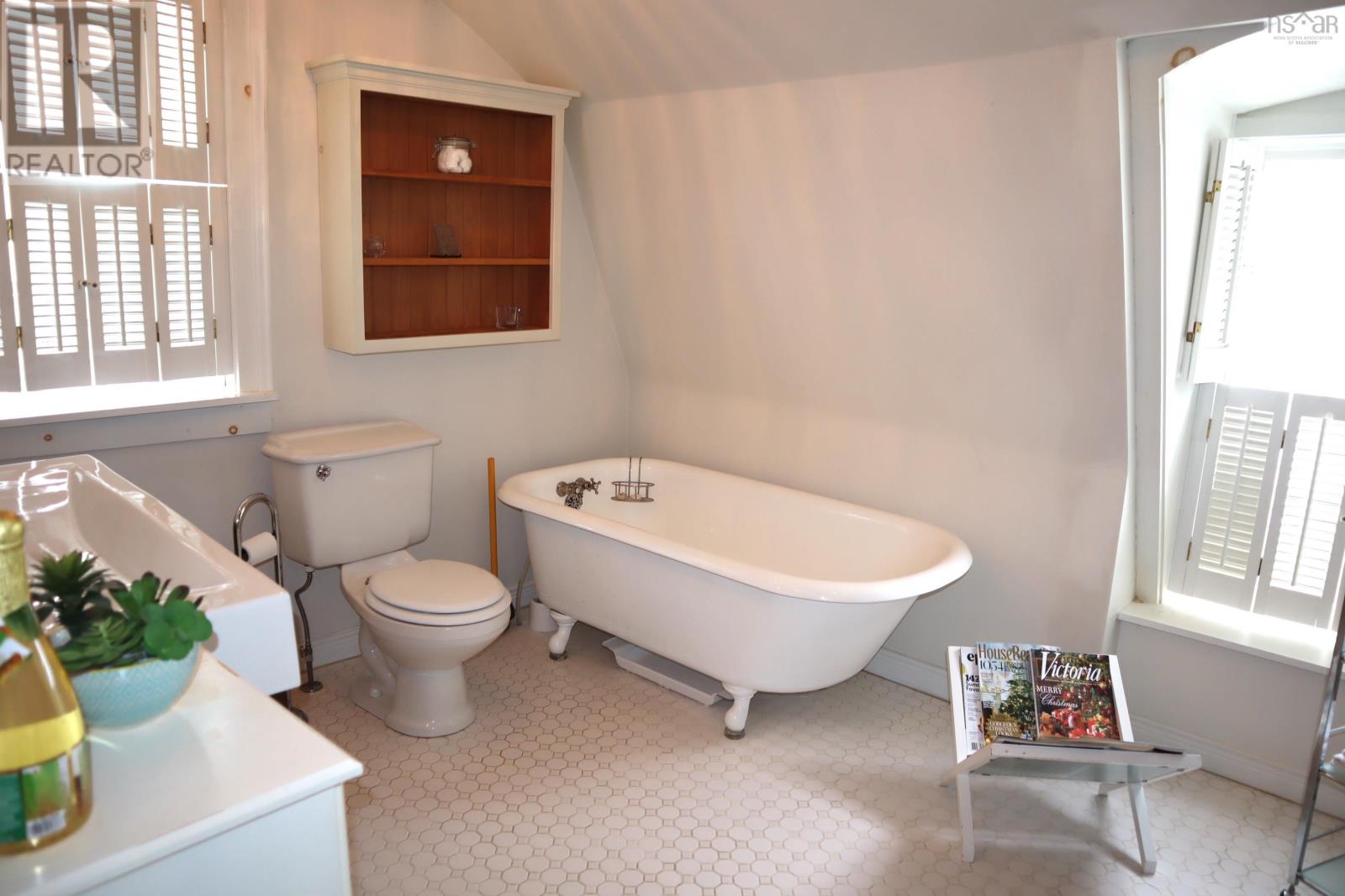 71 Main Street, Liverpool, Nova Scotia  B0T 1K0 - Photo 20 - 202504177