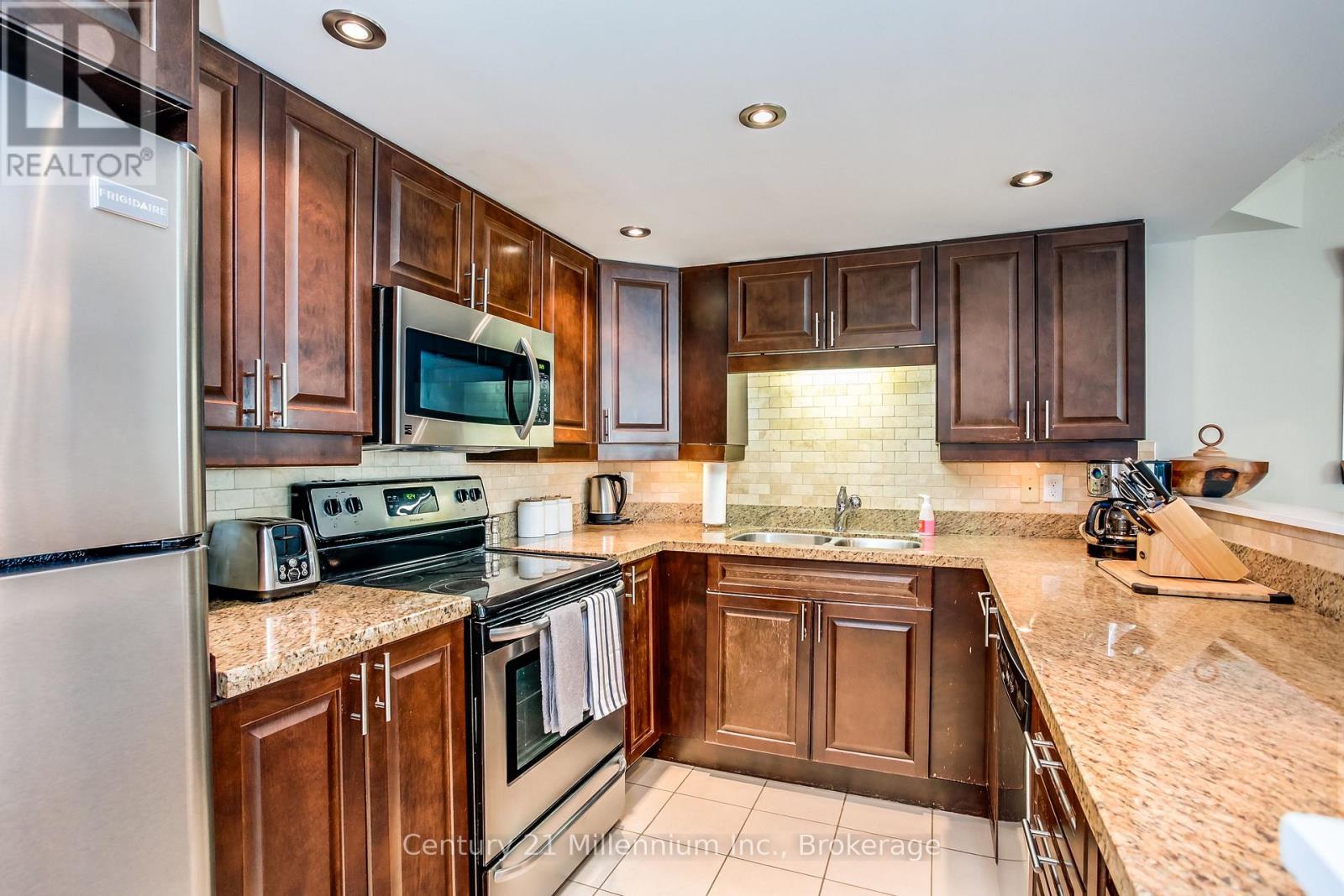 212 - 107 Ann Heggtveit Drive, Blue Mountains, Ontario  L9Y 0P7 - Photo 4 - X12002088