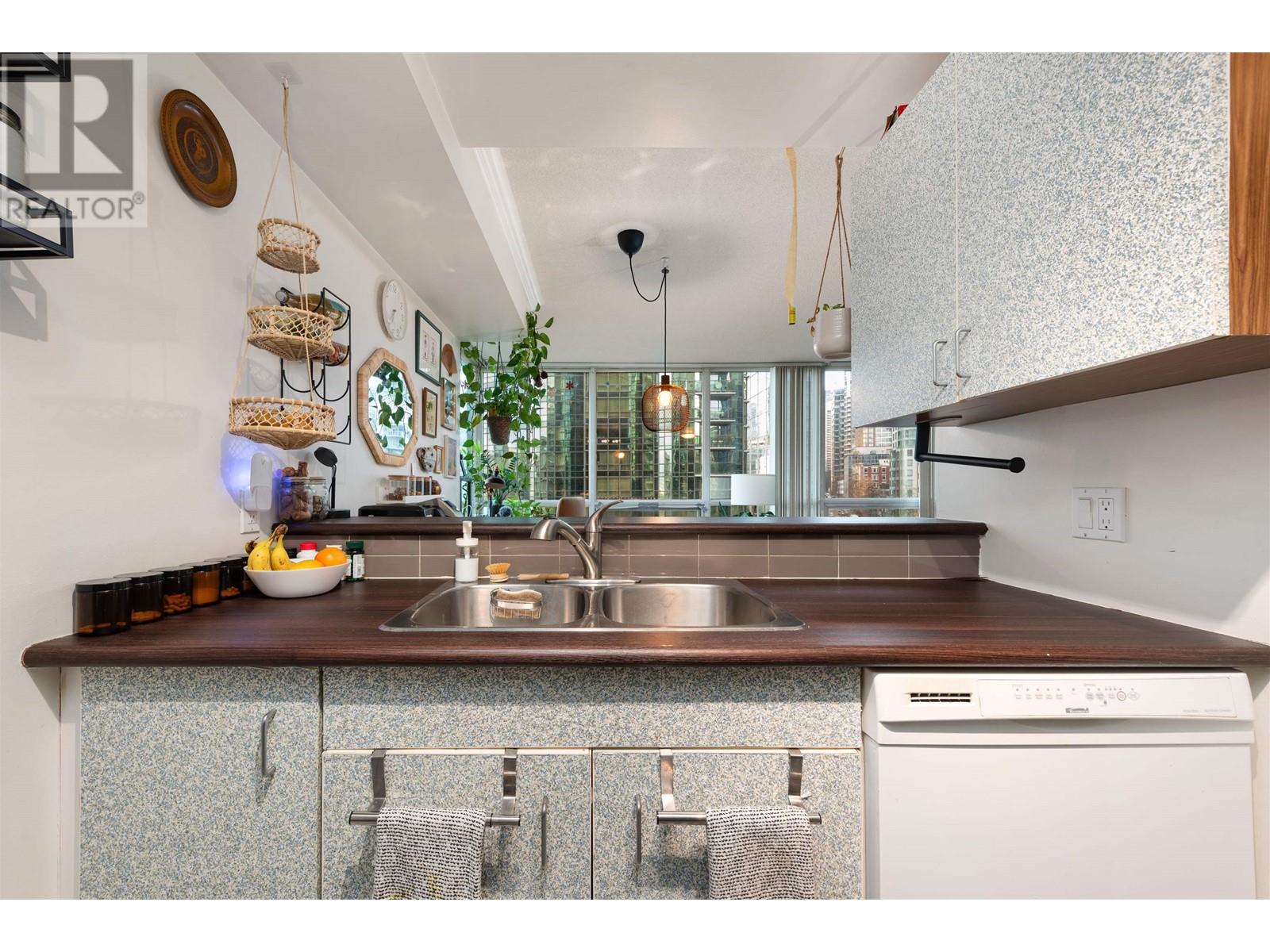 Listing Picture 16 of 32 : 704 588 BROUGHTON STREET, Vancouver / 溫哥華 - 魯藝地產 Yvonne Lu Group - MLS Medallion Club Member