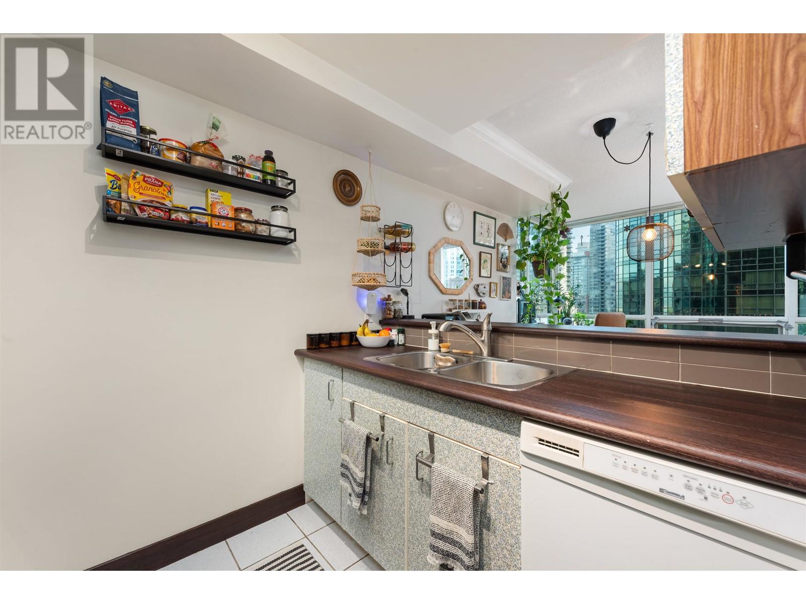 Listing Picture 15 of 32 : 704 588 BROUGHTON STREET, Vancouver / 溫哥華 - 魯藝地產 Yvonne Lu Group - MLS Medallion Club Member