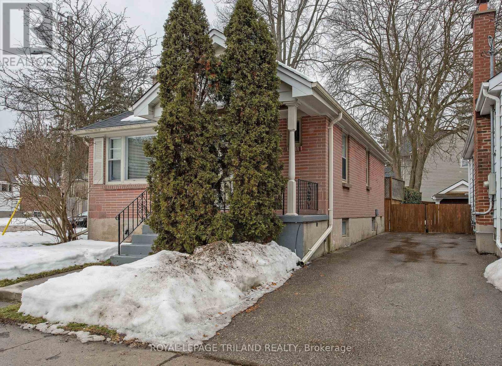 Photo 3 of 35 for 243 Edward Street