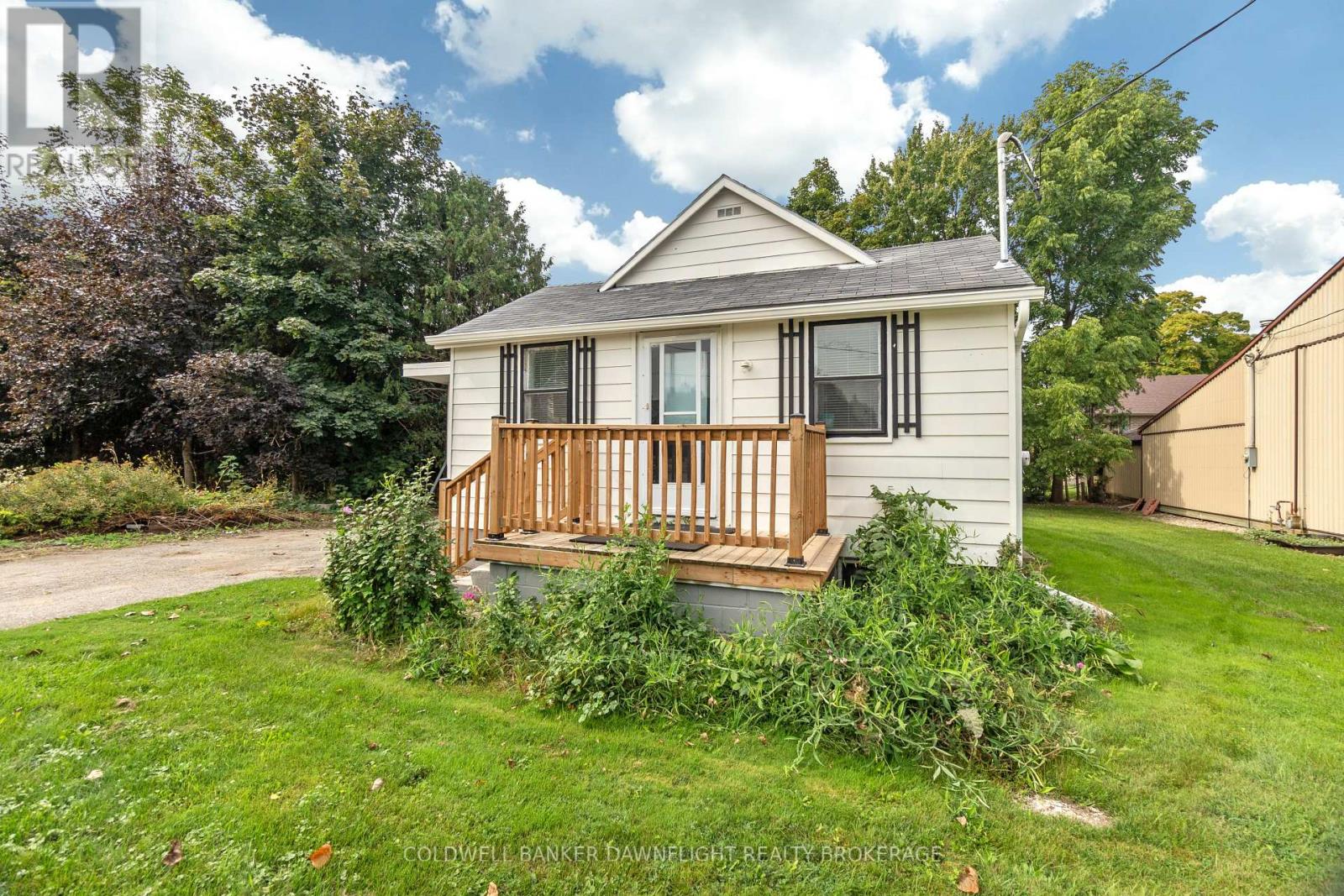 82 London Road, Bluewater (Hensall), Ontario  N0M 1X0 - Photo 2 - X12002176