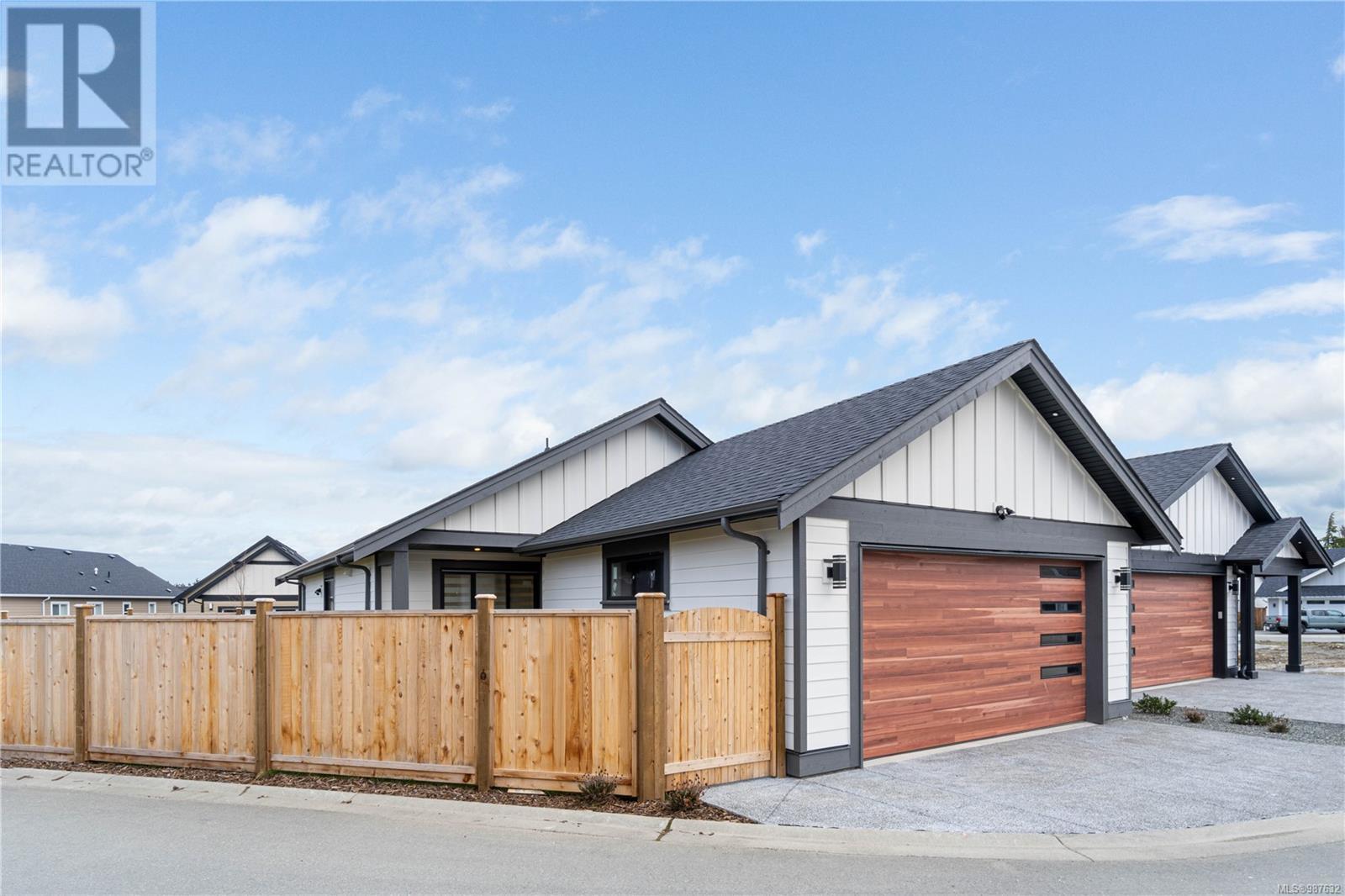 Property at 637 Buttonwood Lane image 2