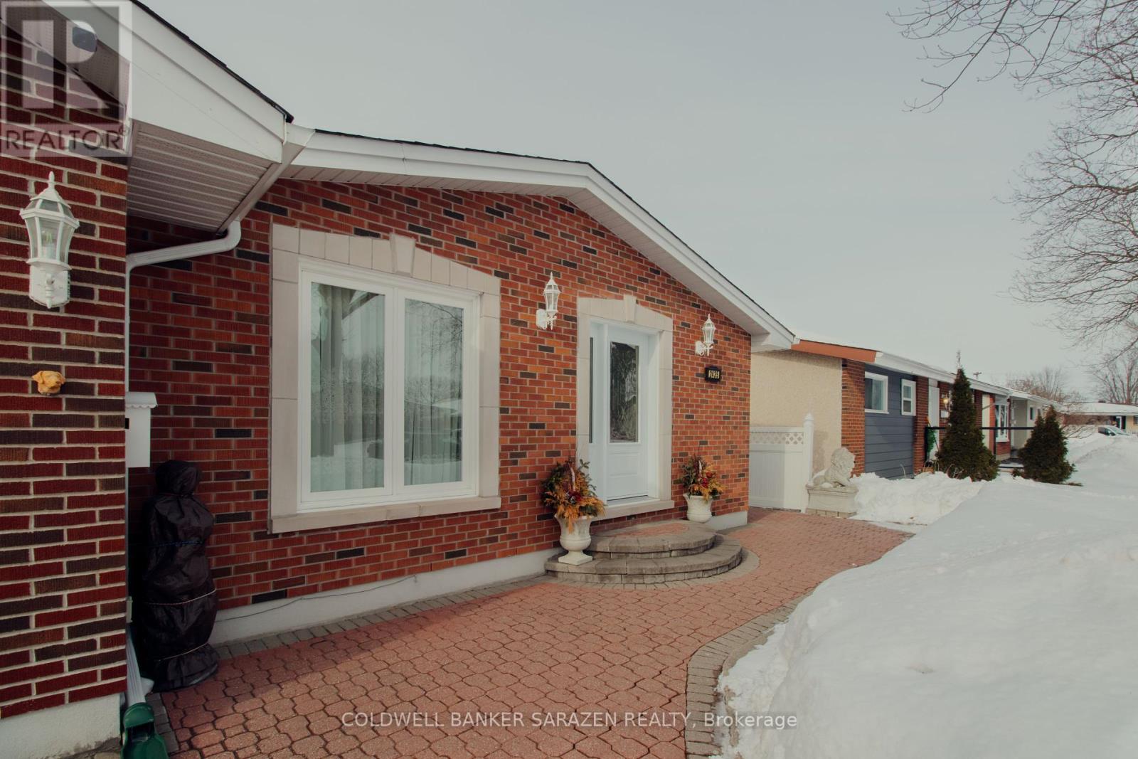 2435 Heaton Avenue, Ottawa, Ontario  K1G 1J1 - Photo 2 - X12002072