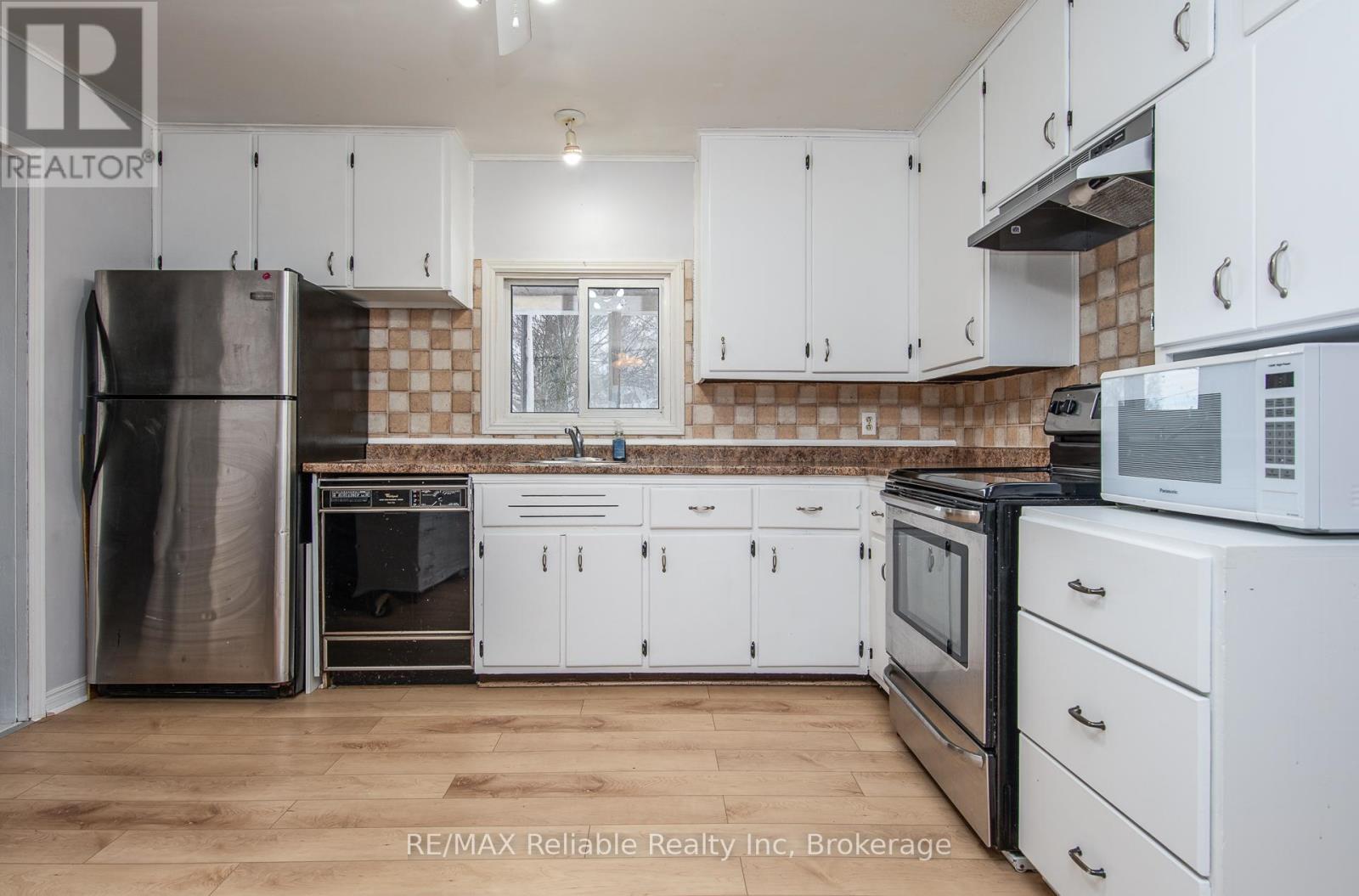 46 Victoria Boulevard, Huron East, Ontario  N0M 1L0 - Photo 15 - X12002196